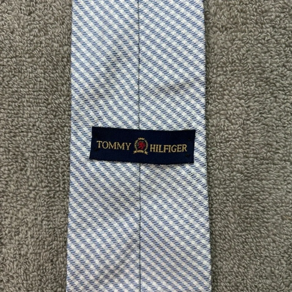 Tommy Hilfiger Mens Blue White Diagonal Stripe 100% Silk Necktie Classic Formal